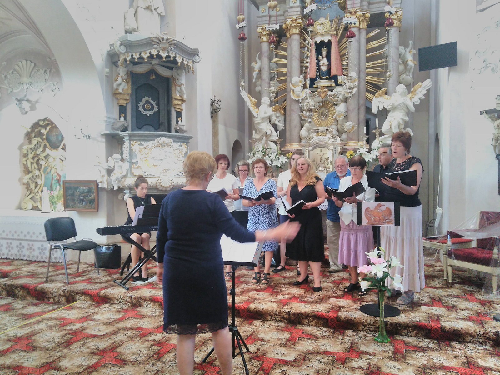 18.6.22 upořádal Městys v kostele koncert pěveckého souboru Pěslav -Ozvěna