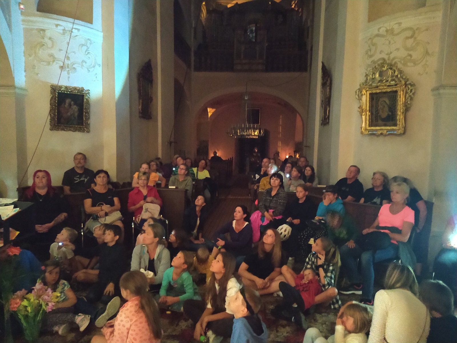 Letní večerní prohlídka kostela pro rodiče s dětmi- Po kostele s baterkami