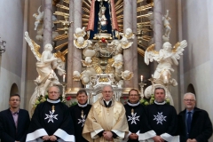 Mons.Mgr.Adolf Pintíř s členy řádu Maltézských rytířů po mši sv. v Chlumu 18.května 2019